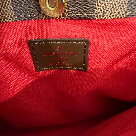 Elegant  Brown Checkered Shoulder Bag - Picture 5 of 11